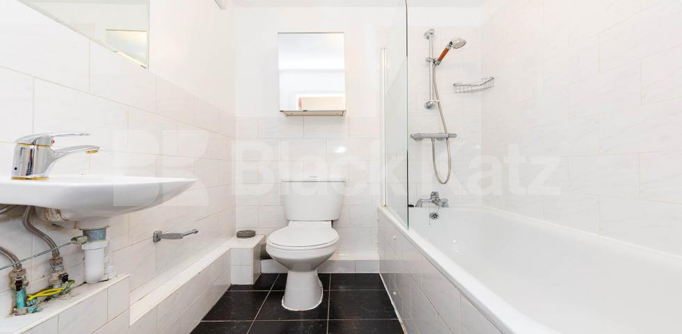 great two bedroom flat set on the first floor of a Victorian conversion Hercules Street, Holloway 